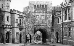 Old Gateway c.1935, Winchester