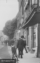Pedestrians In The High Street 1906, Winchester
