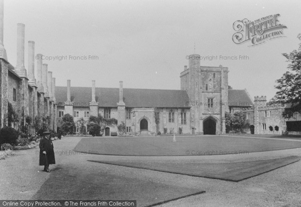 Photo of Winchester, St Cross Hospital 1928