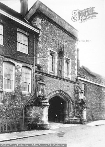Photo of Winchester, The College, Outer Gate 1909