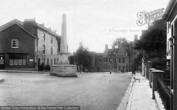Photo of Winchester, Upper High Street And Monument 1909