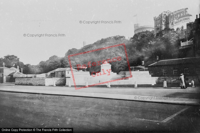Photo of Windsor, King George V Memorial 1937