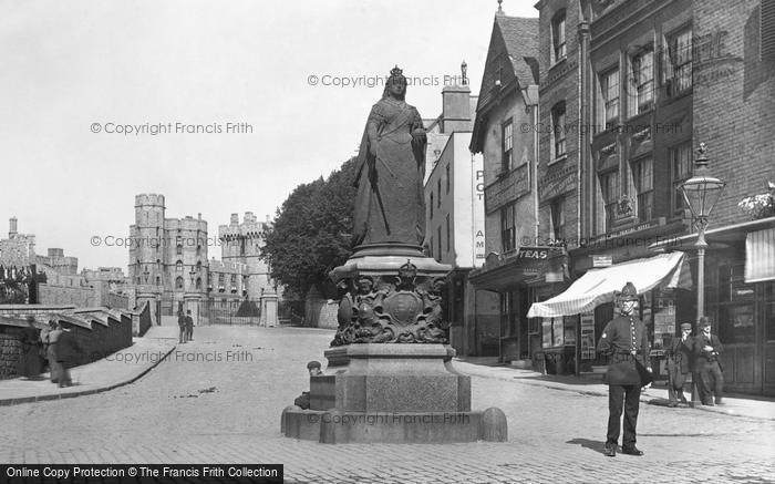 Photo of Windsor, Queen Victoria Statue, Castle Hill 1895