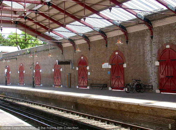 Photo of Windsor, Riverside Train Station 2004