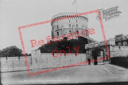 St George's Gate And The Round Tower 1895, Windsor