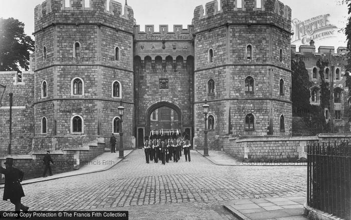 Photo of Windsor, the Castle, Henry VIII Gate 1914