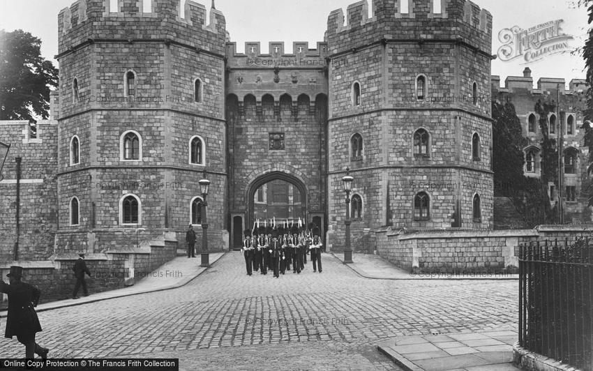 Windsor, the Castle, Henry VIII Gate 1914