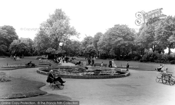 Photo of Windsor, The River Gardens c.1960