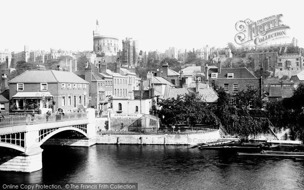 Photo of Windsor, Town Bridge and Sir Christopher Wren's House c1900