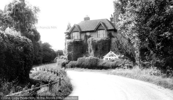 Photo of Winnersh, Sindlesham Mill c.1960