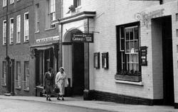 Ladies Outside The Lion Hotel 1955, Wiveliscombe