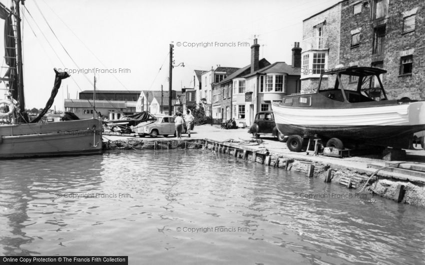Wivenhoe, the Quay c1960