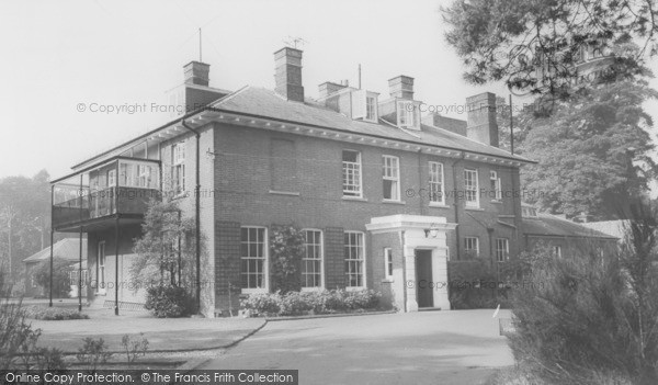 Photo of Woburn Sands, Daneswood Convalescent Home c.1970