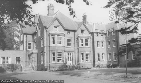 Photo of Woburn Sands, Edgbury Convalescent Home c.1970