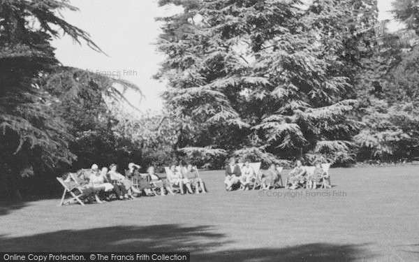Photo of Woburn Sands, Sitting In The The Gardens, Homewood Convalescent Home c.1970