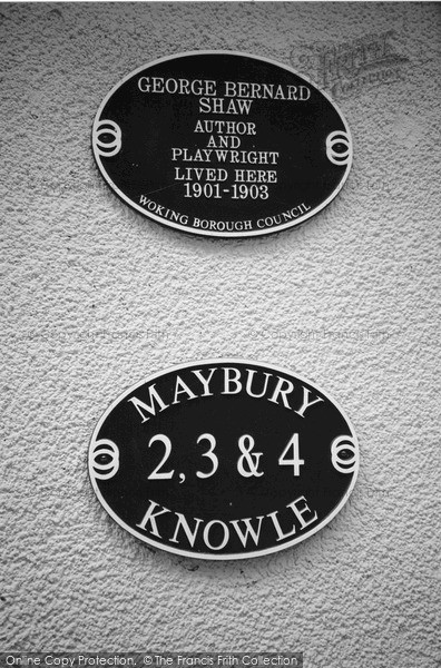 Photo of Woking, Plaque On Site Of Gbs House, Maybury 2004