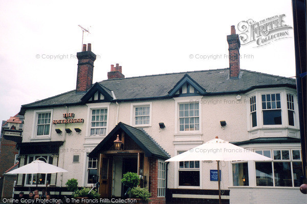Photo of Woking, The Sovereigns Public House 2004