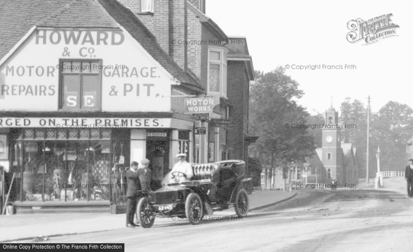 Wokingham, An Early Rolls Royce in Broad Street 1906