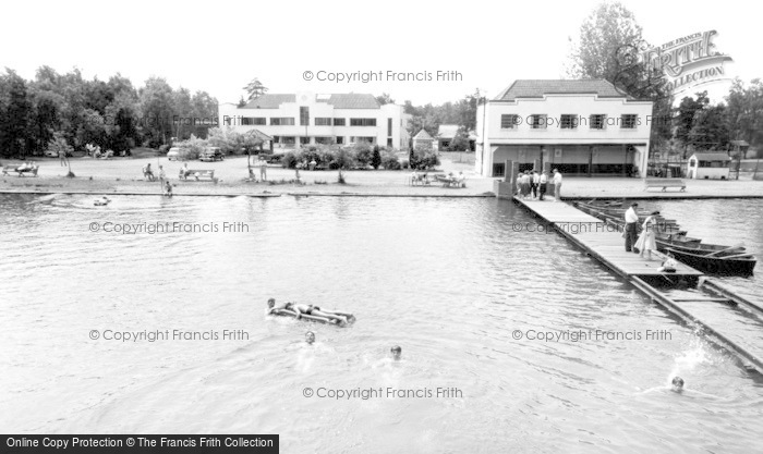 Photo of Wokingham, Longmoor Lake, Lakeside Holidays, California c.1960