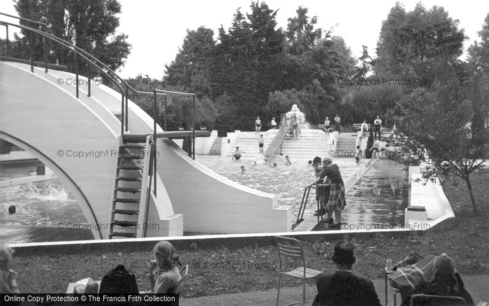 Photo of Wokingham, Martin's Swimming Pool c1955