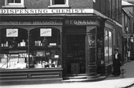The Chemist 1906, Wokingham