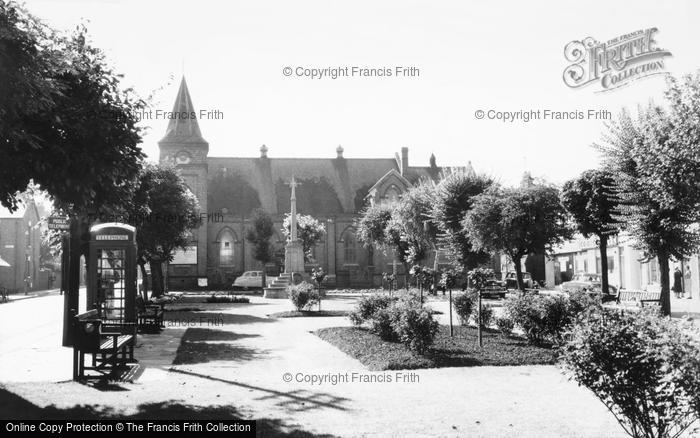 Photo of Wolverton, Market Square And Congregational Church c.1960