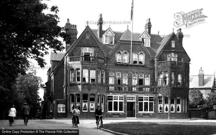 Photo of Woodford Green, Wilfred Lawson Temperance Hotel 1921