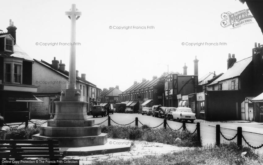 Woodside Green, the War Memorial c1965