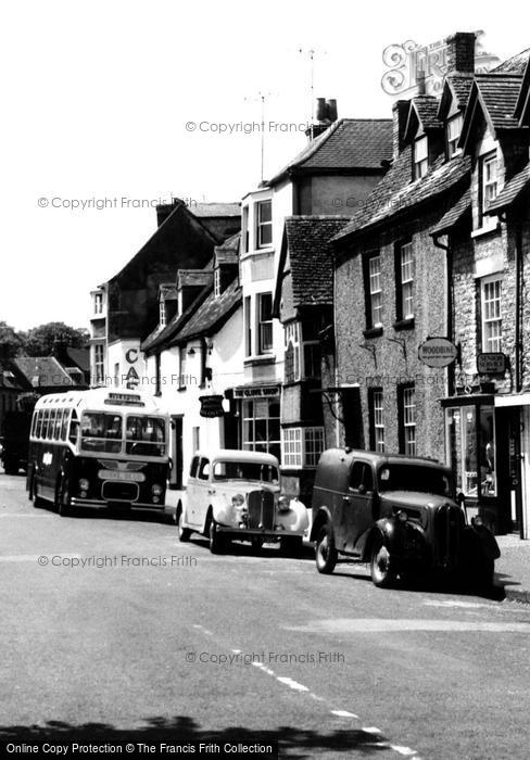 Photo of Woodstock, Traffic In Market Street c.1960