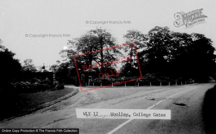 Photo of Woolley, The College Gates c.1960