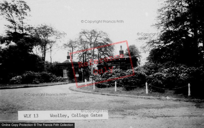 Photo of Woolley, The College Gates c.1960