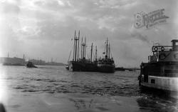 The Thames 1962, Woolwich