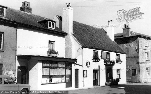 Wootton Bridge, Sloop Inn c1955 Photo of Wootton Bridge, Sloop Inn c.1955