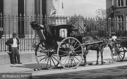 A Hansom Cab 1899, Worcester