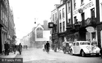 Worcester, Broad Street and Crown Hotel c1950