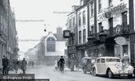 Worcester, Broad Street and Crown Hotel c1950