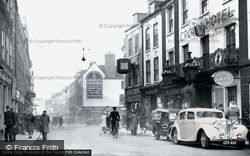 Worcester, Broad Street and Crown Hotel c1950