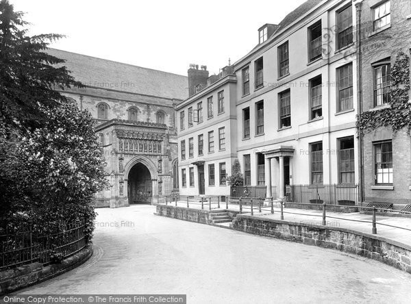Photo of Worcester, College Yard 1925