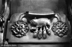 The Cathedral, Misericord Depicting Sow And Pigs 1907, Worcester