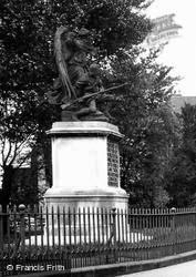 The Memorial, College Yard 1925, Worcester