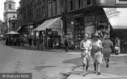 Women, High Street 1931, Worcester