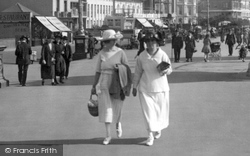Ladies Fashion 1921, Worthing