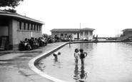 Worthing, Paddling Pool c1955
