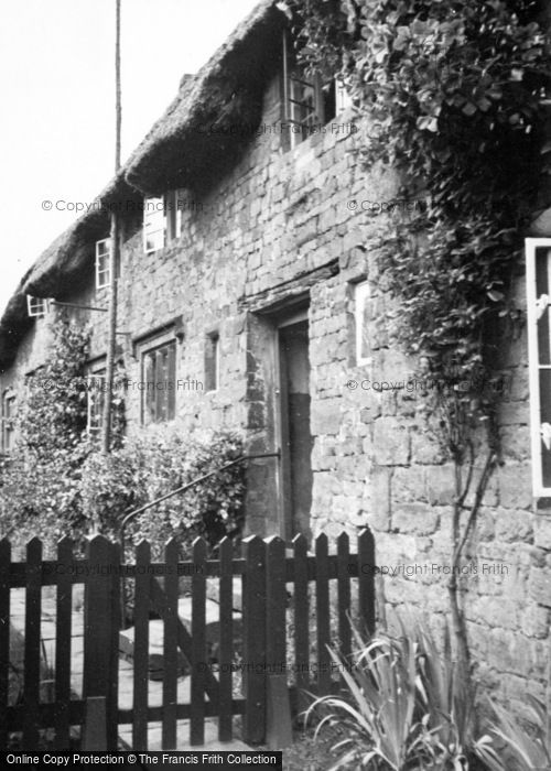 Photo of Wroxton, Cottages c.1930