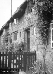 Cottages c.1930, Wroxton