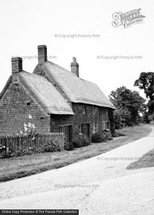 Photo of Wroxton, Village c.1930