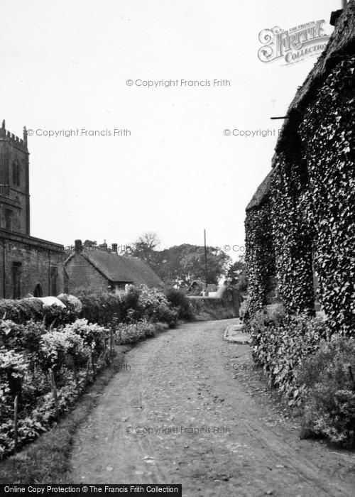 Photo of Wroxton, Village c.1930