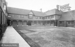 College 1918, Wye