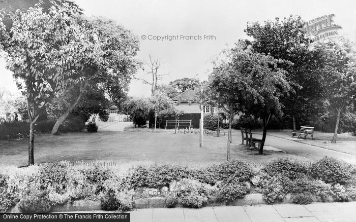 Photo of Wymondham, Priory Gardens c.1960