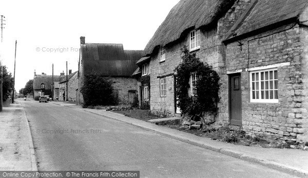 Photo of Yardley Gobion, Moorend Road c.1965